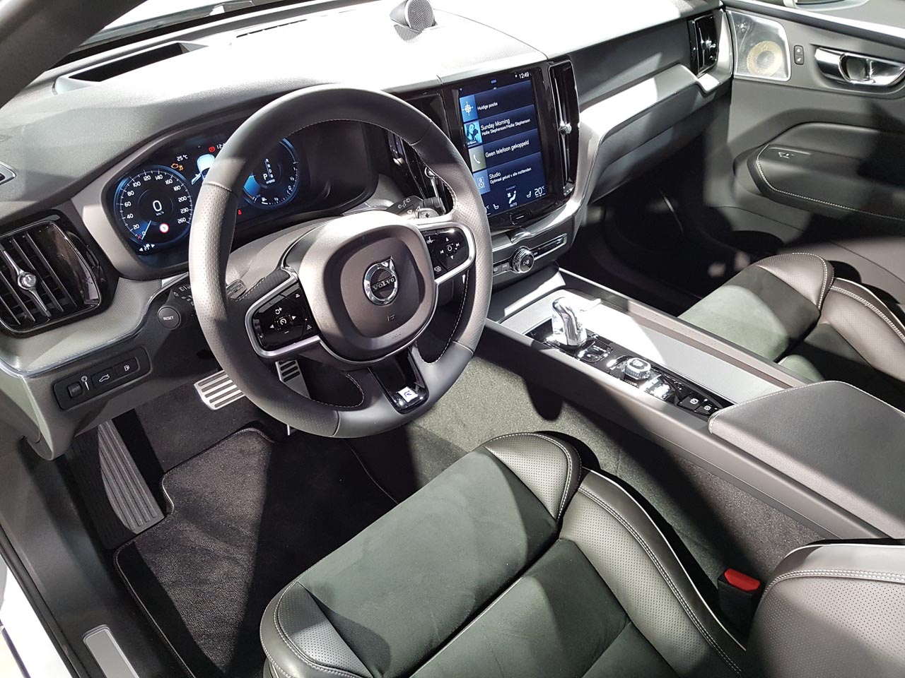 Volvo lanceert in september de tweede generatie XC60. AutoVandaag mocht er al even aan proeven, stilstaand.