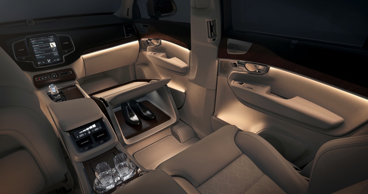Volvo heeft met de XC90 Excellence laten zien dat hun nieuwe SUV is toegerust op de meest veeleisende klant. Binnenkort gaat Volvo het nieuwe topmodel ook online verkopen.