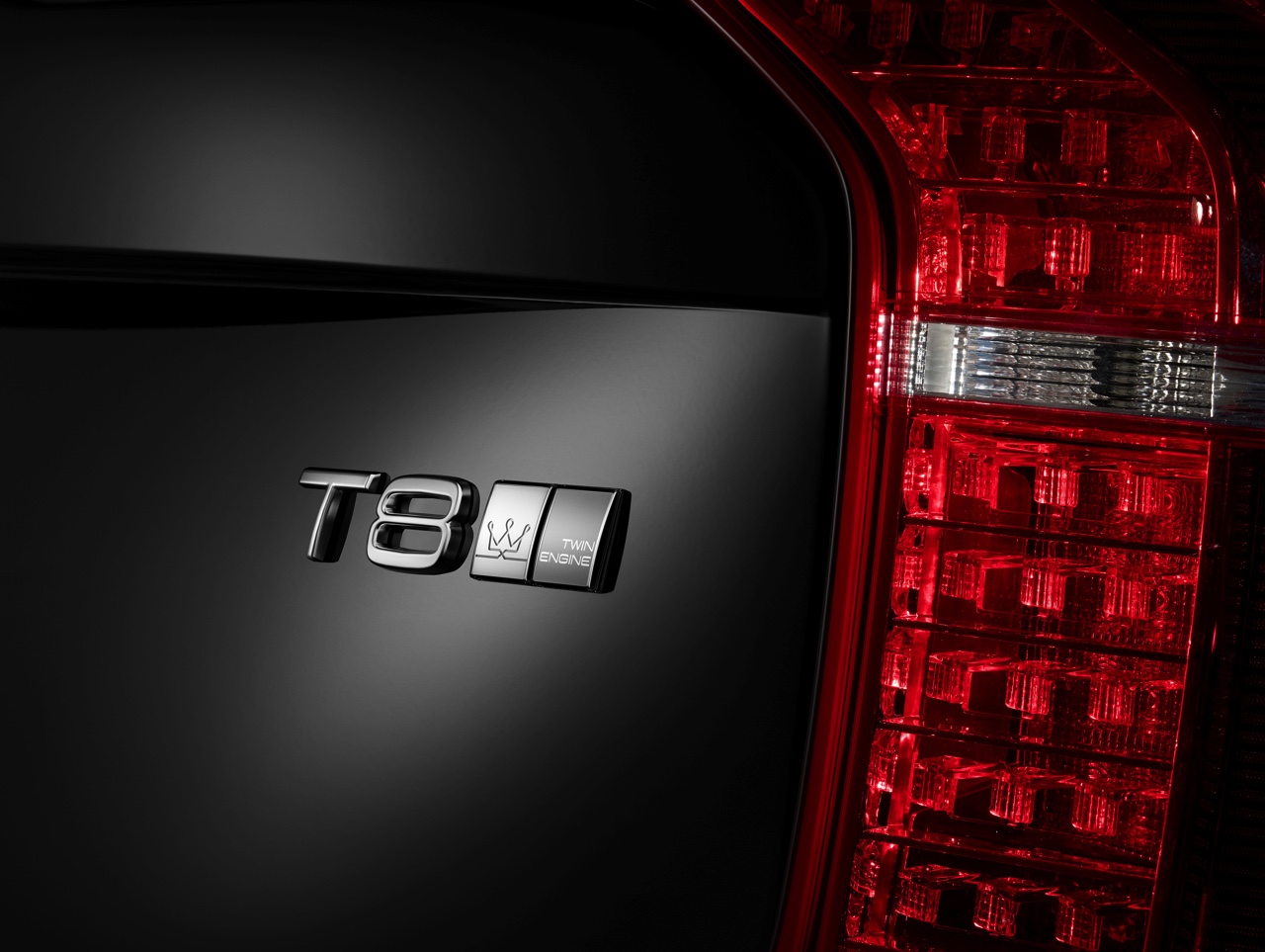 Volvo haalt de XC90 Excellence naar Nederland. De meest luxe XC90 met vier zitplaatsen is verkrijgbaar vanaf circa 125.000 euro, maar dat is nog een richtprijs.