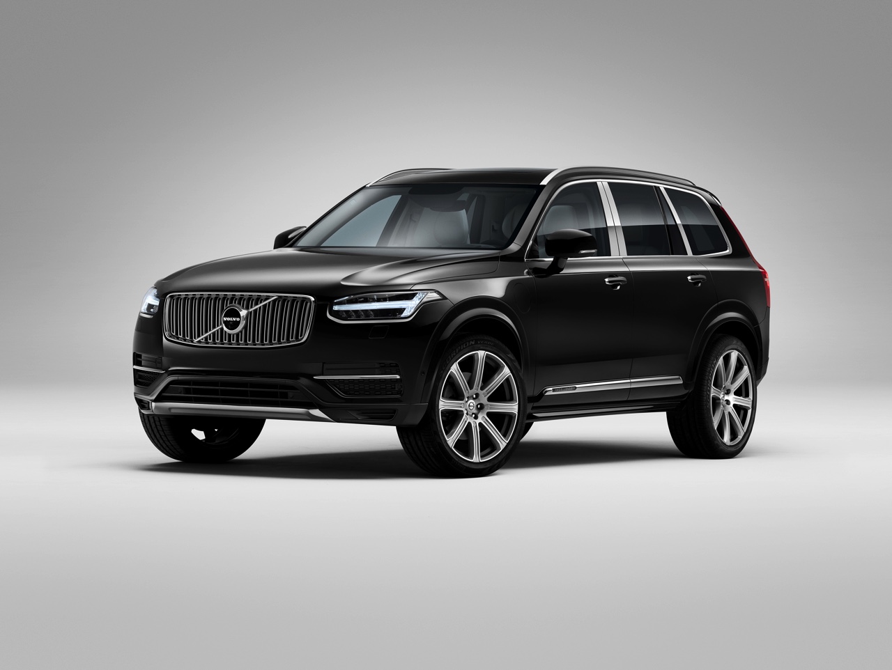 Volvo haalt de XC90 Excellence naar Nederland. De meest luxe XC90 met vier zitplaatsen is verkrijgbaar vanaf circa 125.000 euro, maar dat is nog een richtprijs.
