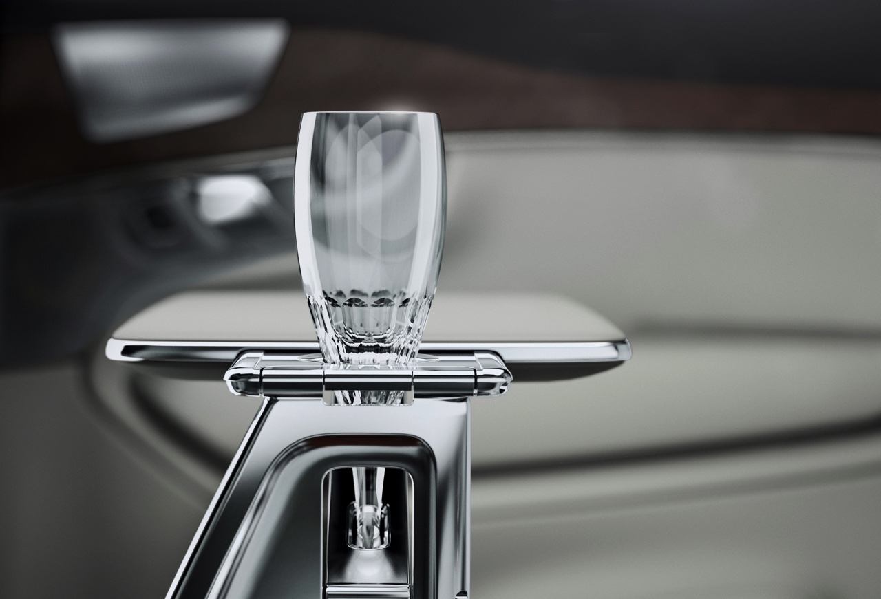 Volvo haalt de XC90 Excellence naar Nederland. De meest luxe XC90 met vier zitplaatsen is verkrijgbaar vanaf circa 125.000 euro, maar dat is nog een richtprijs.