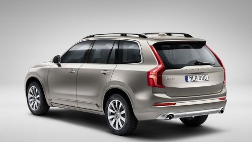 Voor wie de Volvo XC90 First Edition wat te gortig is, hebben we goed nieuws. De XC90 is nu ook tegen een schappelijker tarief te bestellen. Prijzen starten bij 67.995 euro.