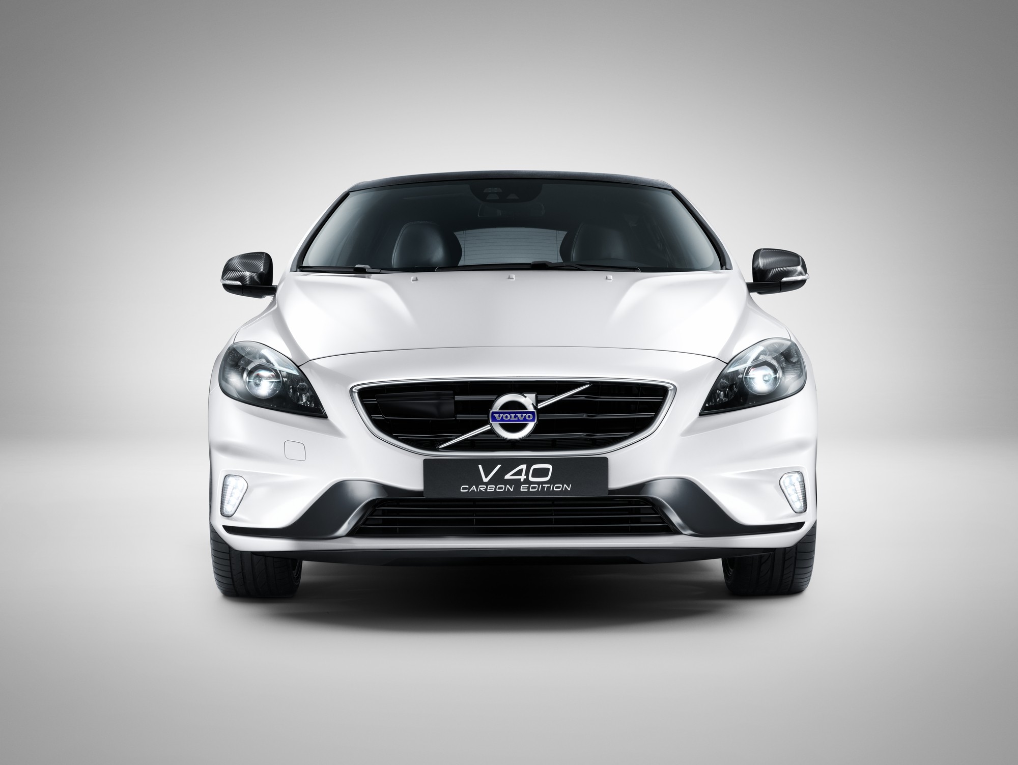 Volvo gaat in gelimiteerde oplage een 'Carbon Edition' van de V40 bouwen. De naam zegt het al: in de auto zit carbon verwerkt. En hij komt ook met 20% bijtelling.