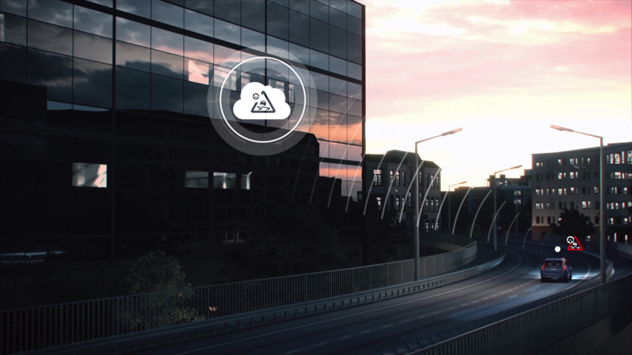 Volvo introduceert connected V90 Cross Country met Slippery Road Alert en Hazard Light Alert via Volvo Cloud.