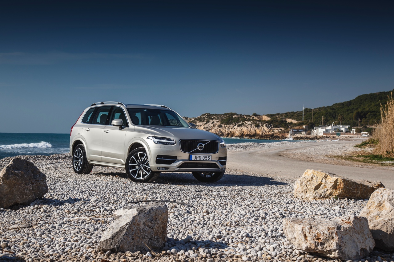 Autotest met nieuwe Volvo XC90 T8 Twin Engine en XC90 D5 AWD. Ale ins-and-outs in de rijtest tijdens de persintroductie in Barcelona.
