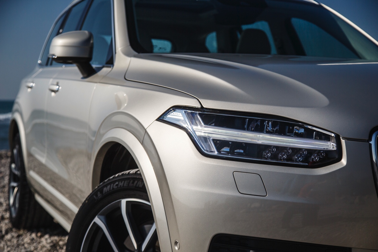 Autotest met nieuwe Volvo XC90 T8 Twin Engine en XC90 D5 AWD. Ale ins-and-outs in de rijtest tijdens de persintroductie in Barcelona.