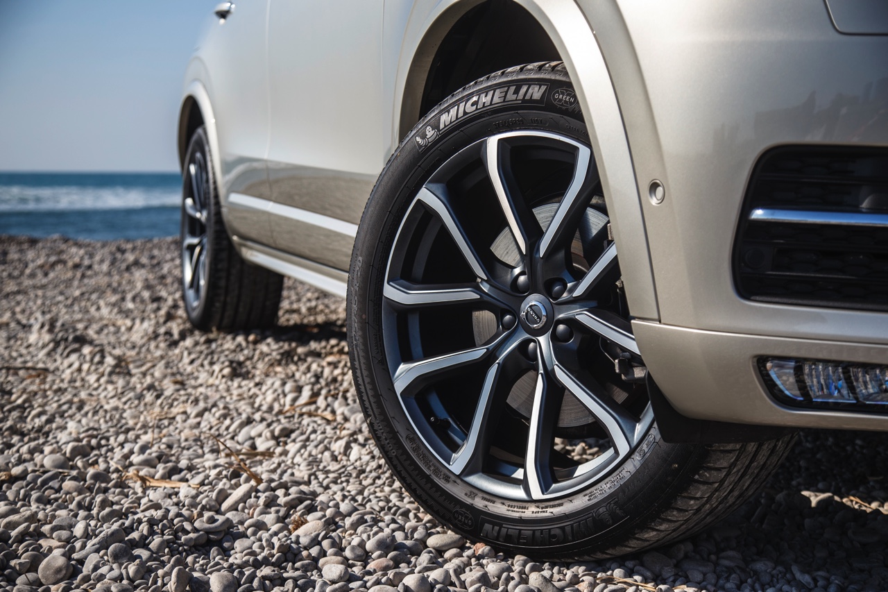 Autotest met nieuwe Volvo XC90 T8 Twin Engine en XC90 D5 AWD. Ale ins-and-outs in de rijtest tijdens de persintroductie in Barcelona.