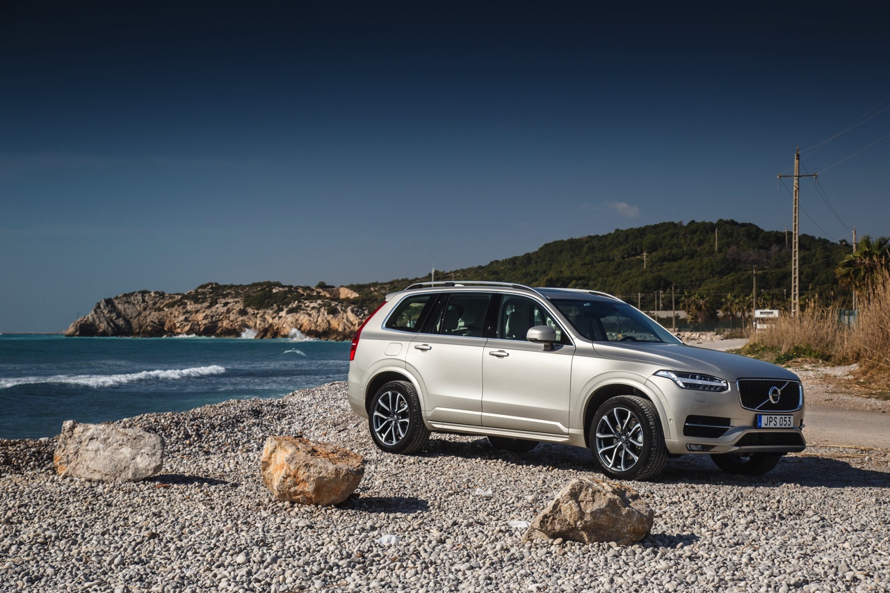 Autotest met nieuwe Volvo XC90 T8 Twin Engine en XC90 D5 AWD. Ale ins-and-outs in de rijtest tijdens de persintroductie in Barcelona.