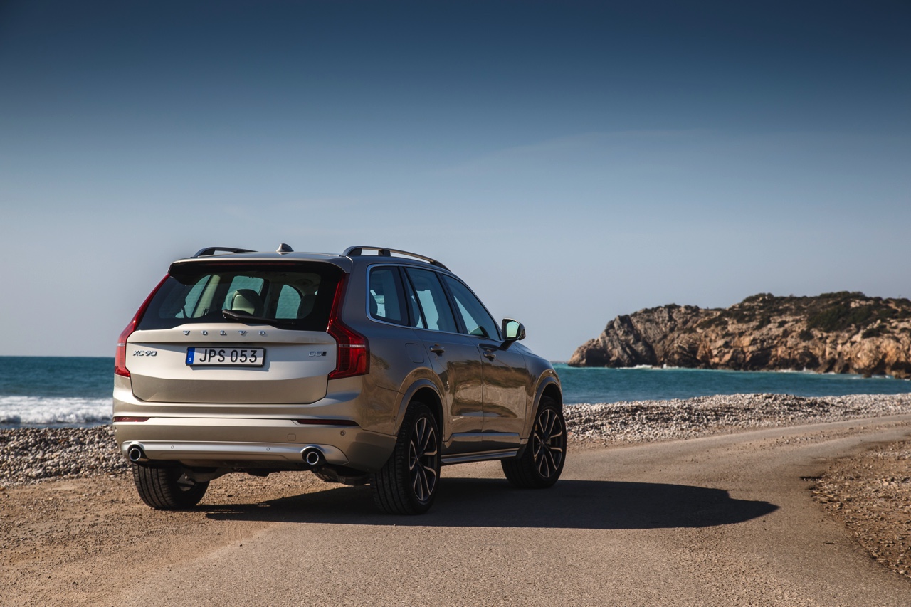 Autotest met nieuwe Volvo XC90 T8 Twin Engine en XC90 D5 AWD. Ale ins-and-outs in de rijtest tijdens de persintroductie in Barcelona.