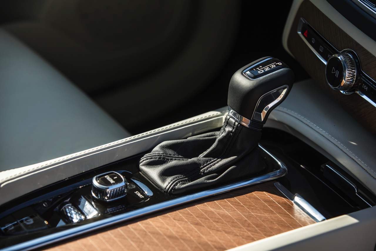 Autotest met nieuwe Volvo XC90 T8 Twin Engine en XC90 D5 AWD. Ale ins-and-outs in de rijtest tijdens de persintroductie in Barcelona.