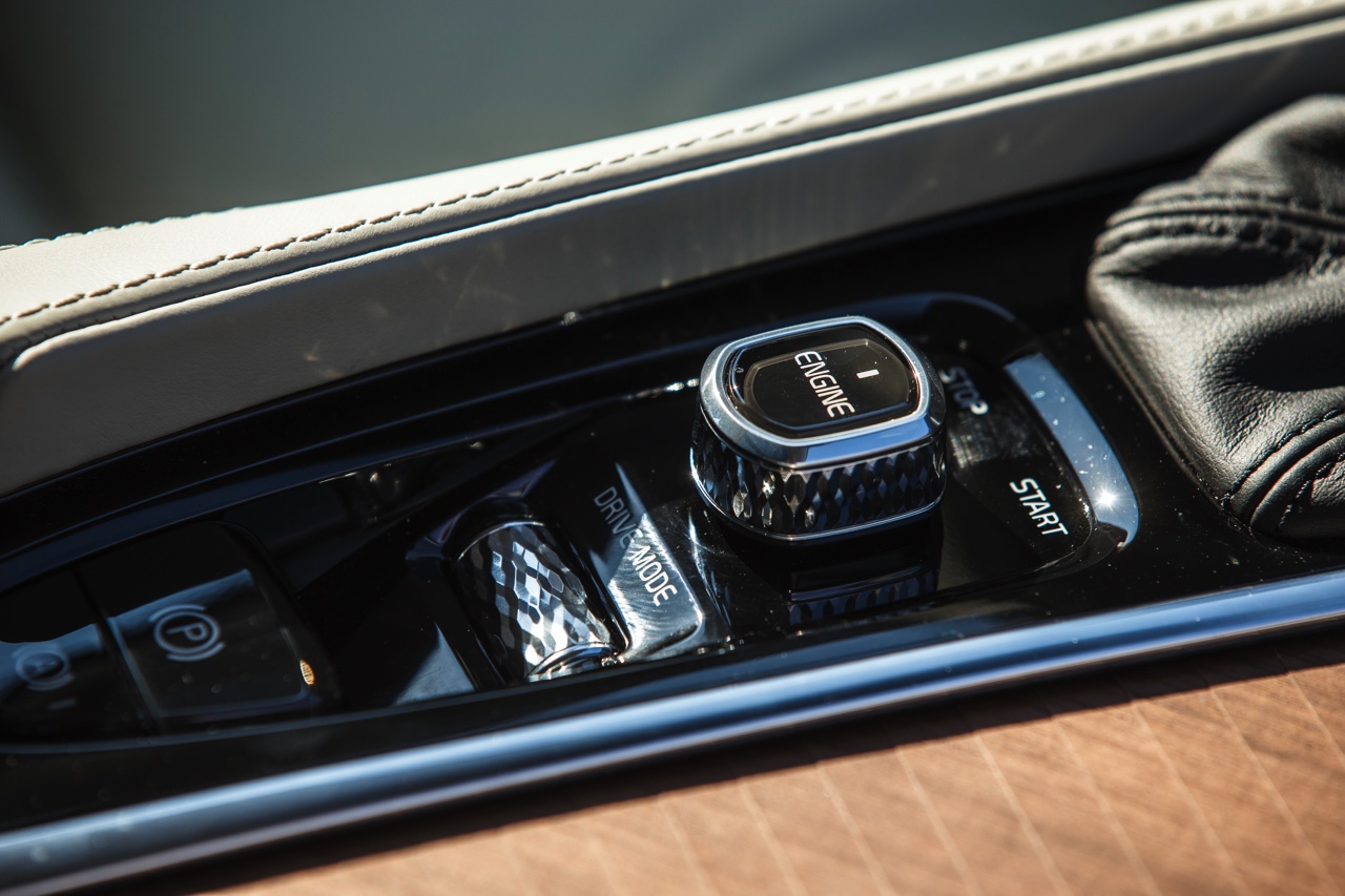 Autotest met nieuwe Volvo XC90 T8 Twin Engine en XC90 D5 AWD. Ale ins-and-outs in de rijtest tijdens de persintroductie in Barcelona.