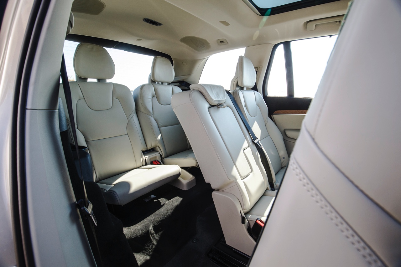 Autotest met nieuwe Volvo XC90 T8 Twin Engine en XC90 D5 AWD. Ale ins-and-outs in de rijtest tijdens de persintroductie in Barcelona.