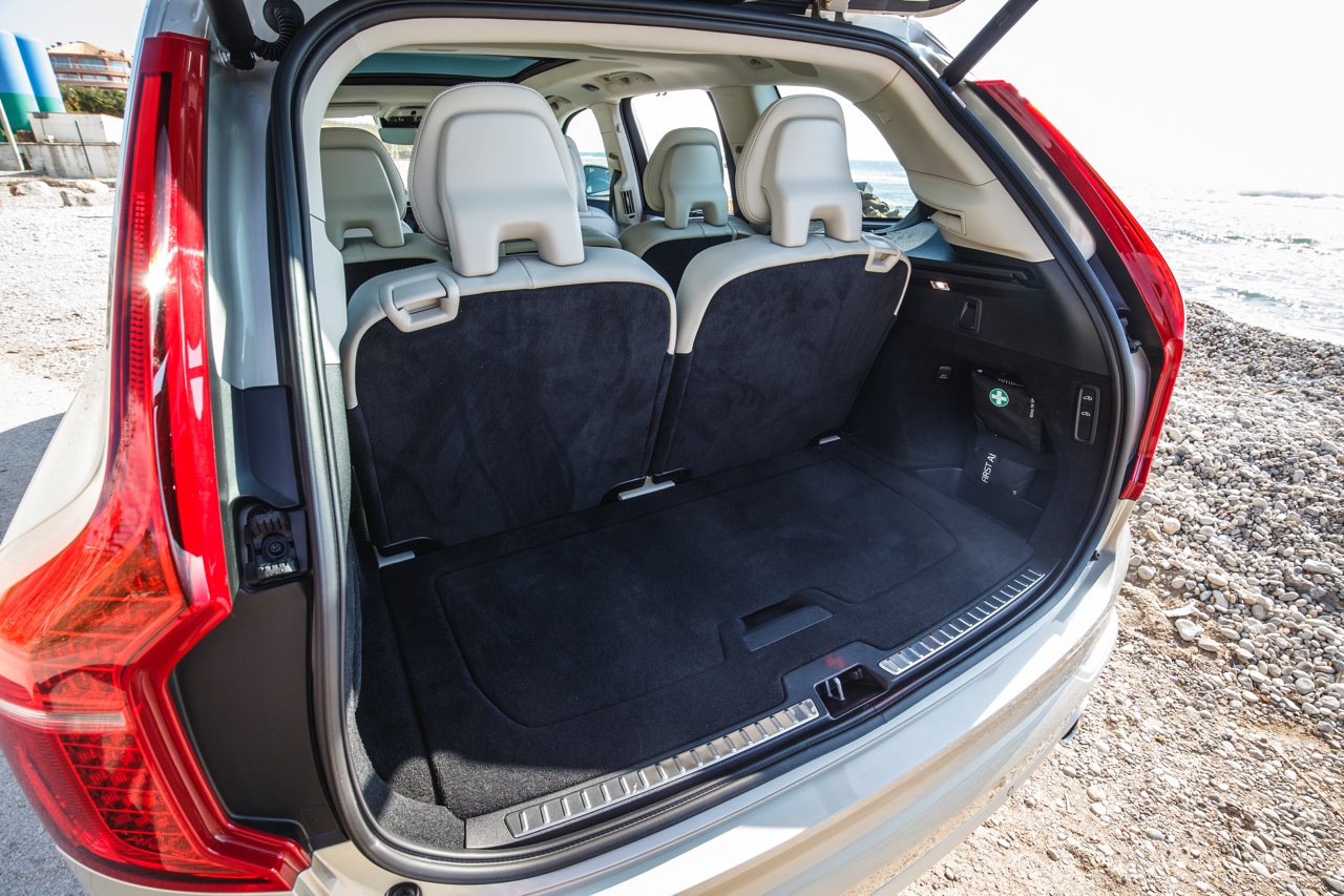Autotest met nieuwe Volvo XC90 T8 Twin Engine en XC90 D5 AWD. Ale ins-and-outs in de rijtest tijdens de persintroductie in Barcelona.