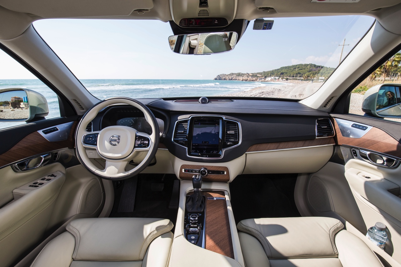Autotest met nieuwe Volvo XC90 T8 Twin Engine en XC90 D5 AWD. Ale ins-and-outs in de rijtest tijdens de persintroductie in Barcelona.