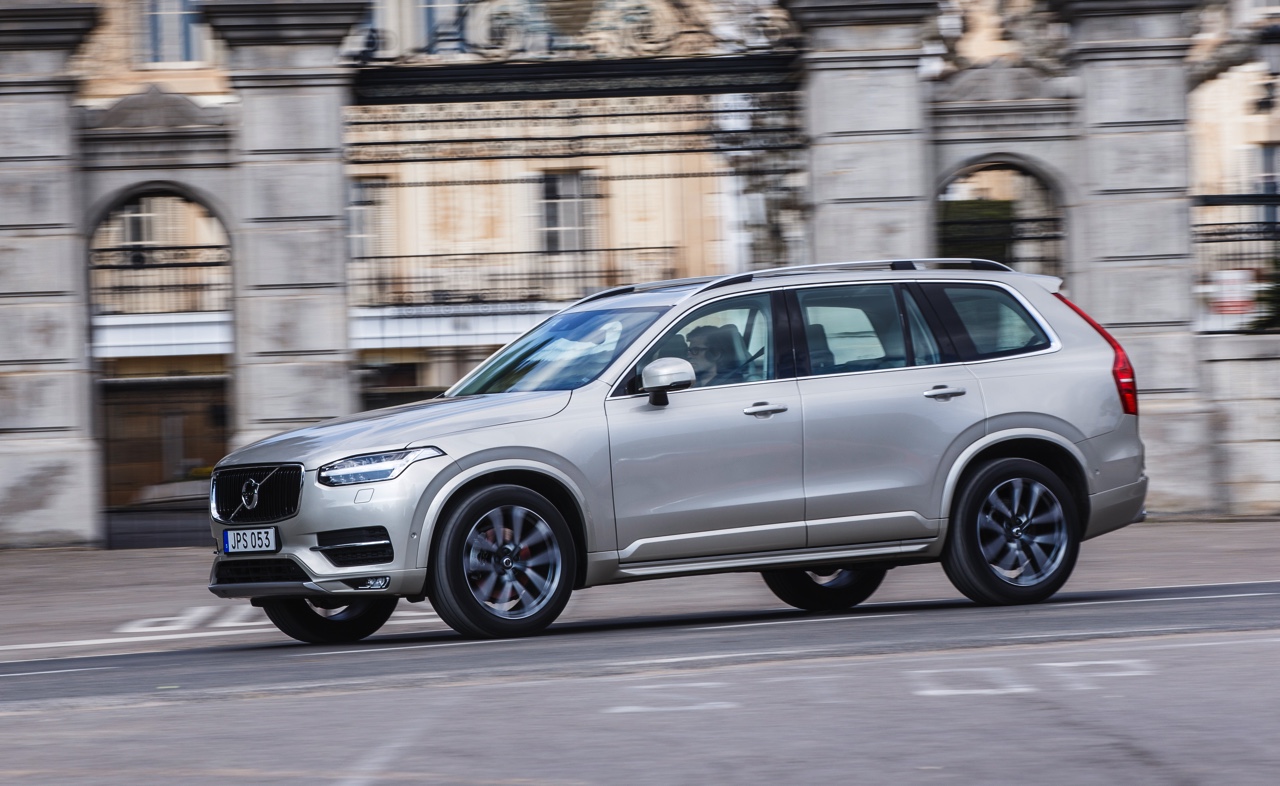 Autotest met nieuwe Volvo XC90 T8 Twin Engine en XC90 D5 AWD. Ale ins-and-outs in de rijtest tijdens de persintroductie in Barcelona.