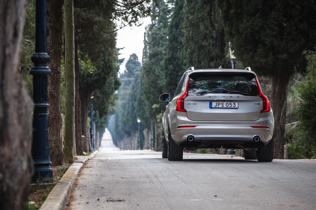 Autotest met nieuwe Volvo XC90 T8 Twin Engine en XC90 D5 AWD. Ale ins-and-outs in de rijtest tijdens de persintroductie in Barcelona.