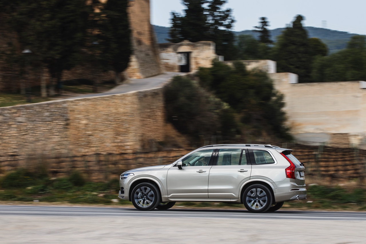 Autotest met nieuwe Volvo XC90 T8 Twin Engine en XC90 D5 AWD. Ale ins-and-outs in de rijtest tijdens de persintroductie in Barcelona.