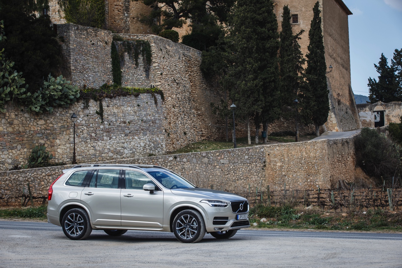 Autotest met nieuwe Volvo XC90 T8 Twin Engine en XC90 D5 AWD. Ale ins-and-outs in de rijtest tijdens de persintroductie in Barcelona.