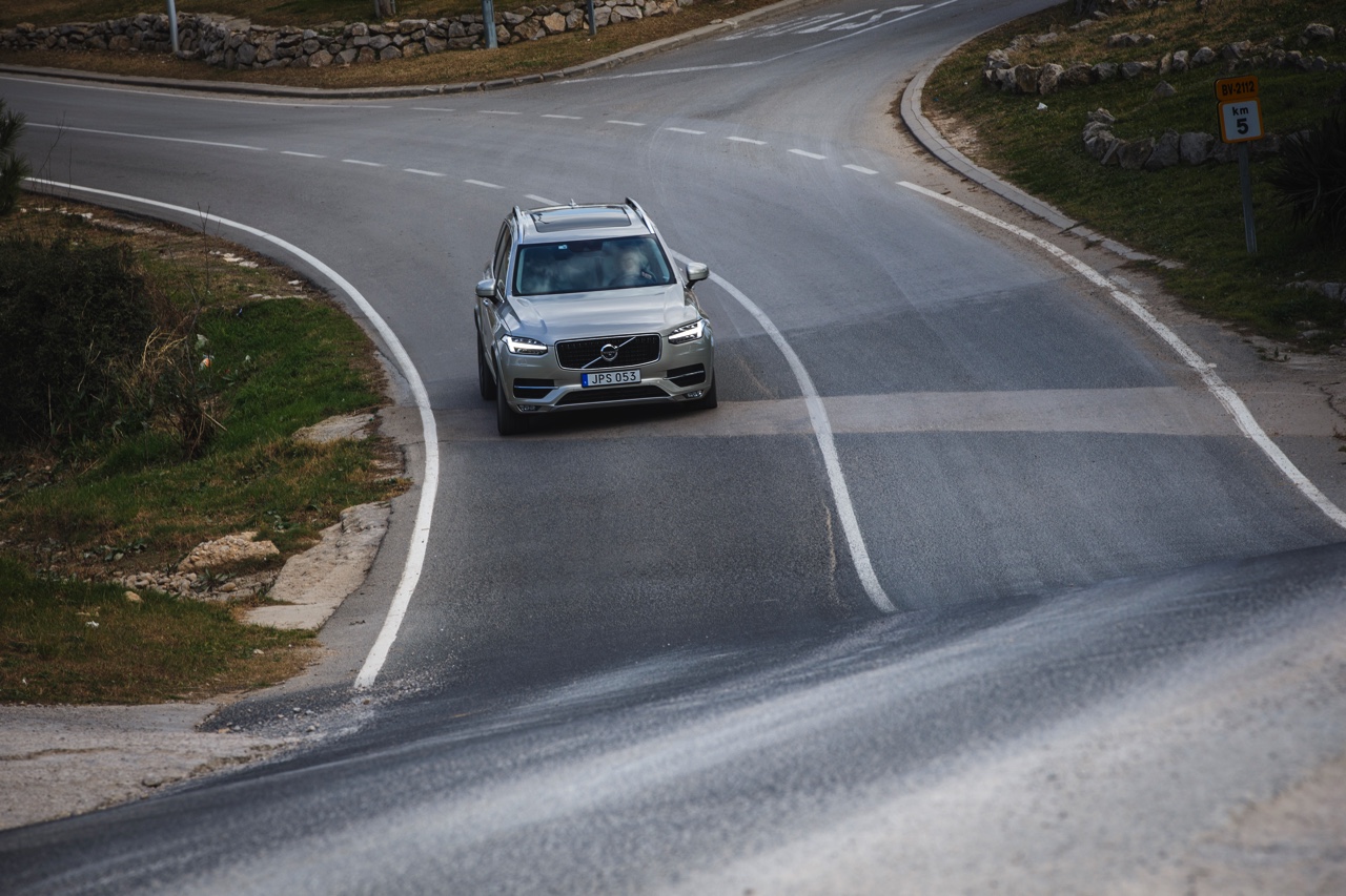 Autotest met nieuwe Volvo XC90 T8 Twin Engine en XC90 D5 AWD. Ale ins-and-outs in de rijtest tijdens de persintroductie in Barcelona.