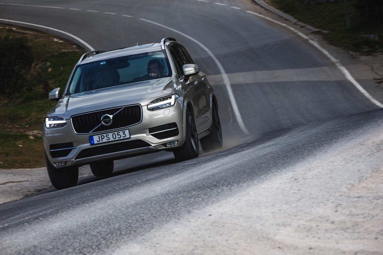 Autotest met nieuwe Volvo XC90 T8 Twin Engine en XC90 D5 AWD. Ale ins-and-outs in de rijtest tijdens de persintroductie in Barcelona.