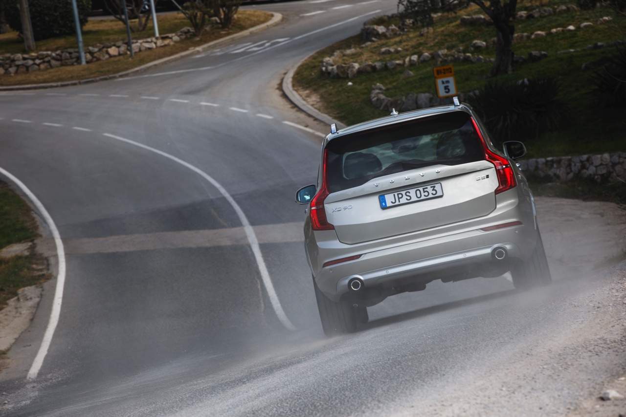 Autotest met nieuwe Volvo XC90 T8 Twin Engine en XC90 D5 AWD. Ale ins-and-outs in de rijtest tijdens de persintroductie in Barcelona.