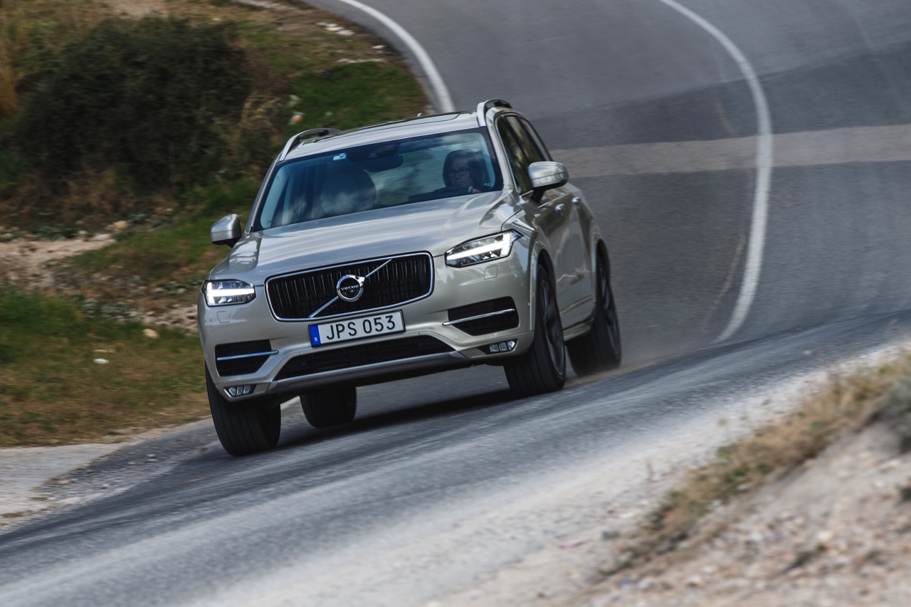Autotest met nieuwe Volvo XC90 T8 Twin Engine en XC90 D5 AWD. Ale ins-and-outs in de rijtest tijdens de persintroductie in Barcelona.