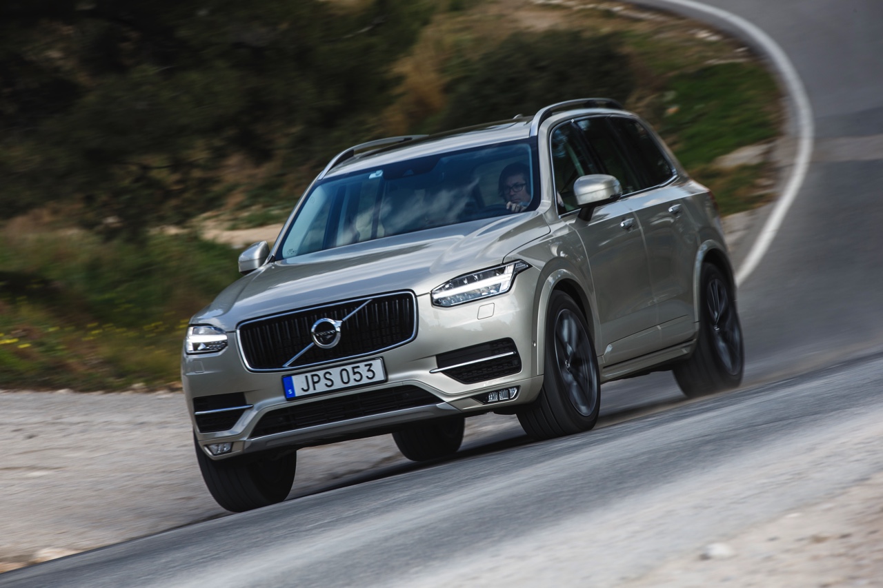 Autotest met nieuwe Volvo XC90 T8 Twin Engine en XC90 D5 AWD. Ale ins-and-outs in de rijtest tijdens de persintroductie in Barcelona.