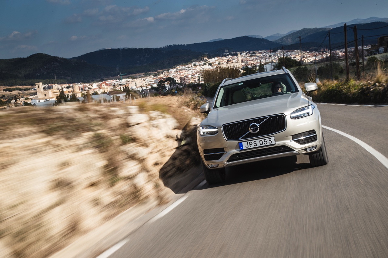 Autotest met nieuwe Volvo XC90 T8 Twin Engine en XC90 D5 AWD. Ale ins-and-outs in de rijtest tijdens de persintroductie in Barcelona.