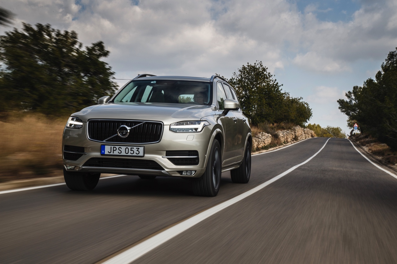 Autotest met nieuwe Volvo XC90 T8 Twin Engine en XC90 D5 AWD. Ale ins-and-outs in de rijtest tijdens de persintroductie in Barcelona.