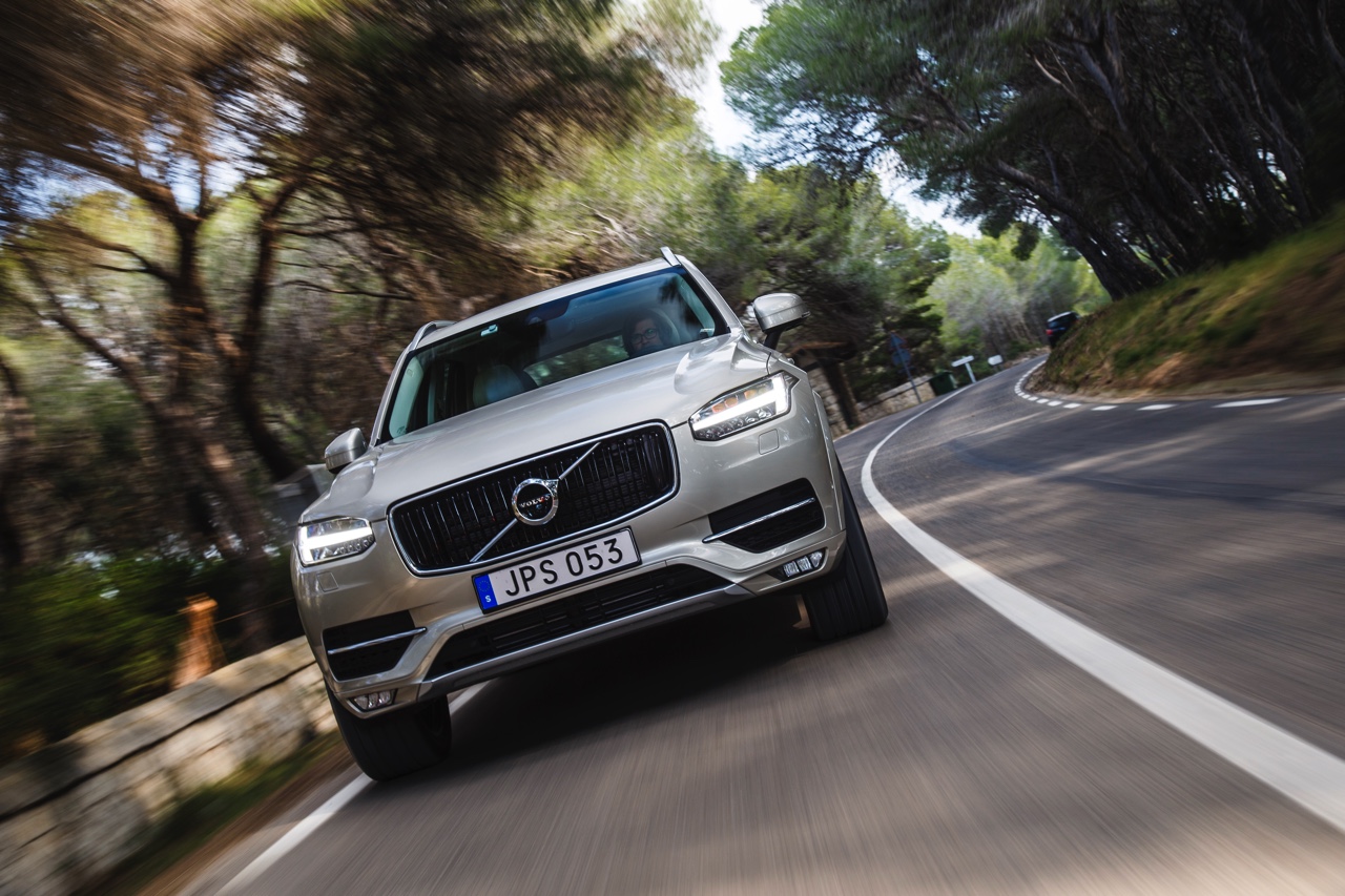 Autotest met nieuwe Volvo XC90 T8 Twin Engine en XC90 D5 AWD. Ale ins-and-outs in de rijtest tijdens de persintroductie in Barcelona.