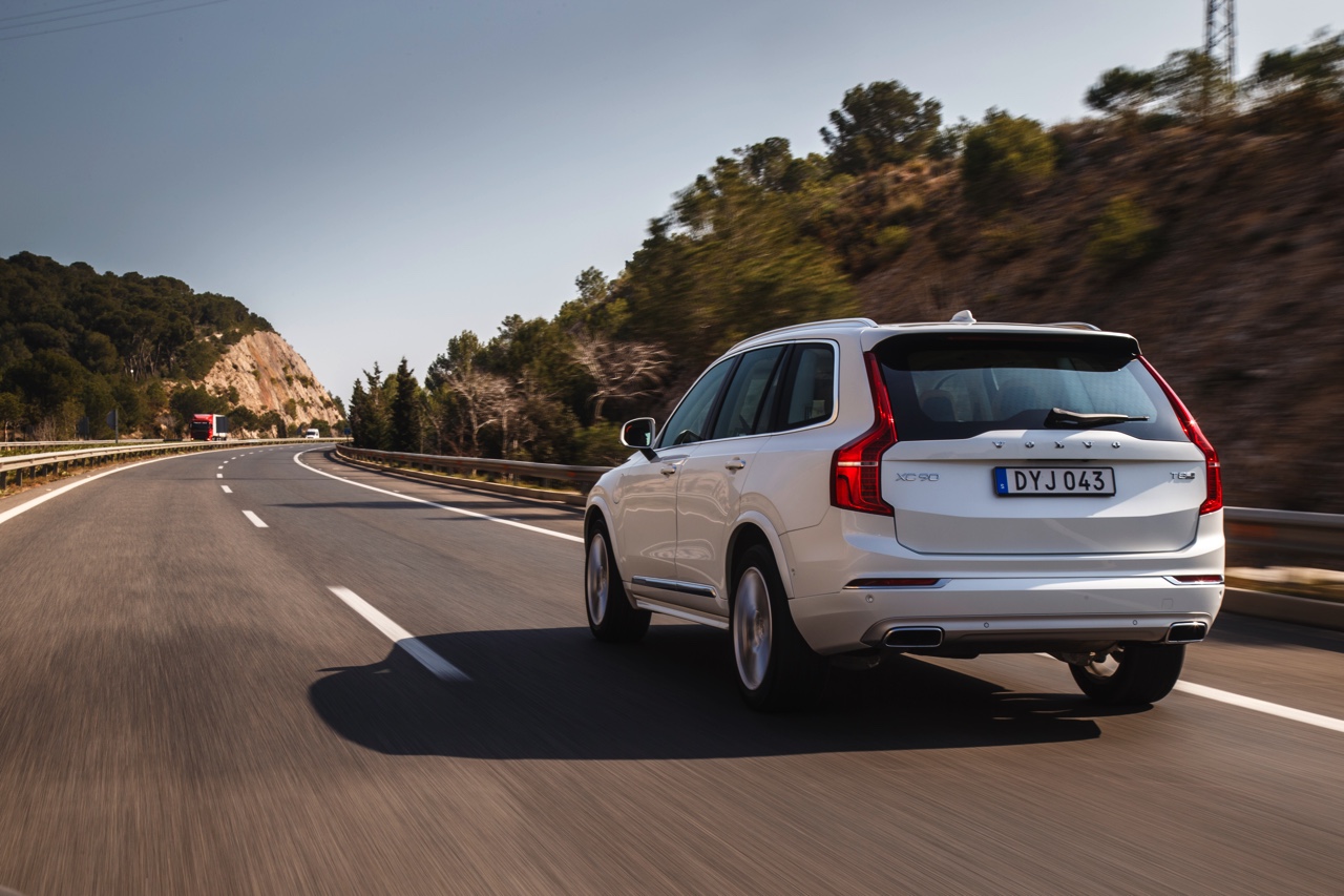 Autotest met nieuwe Volvo XC90 T8 Twin Engine en XC90 D5 AWD. Ale ins-and-outs in de rijtest tijdens de persintroductie in Barcelona.