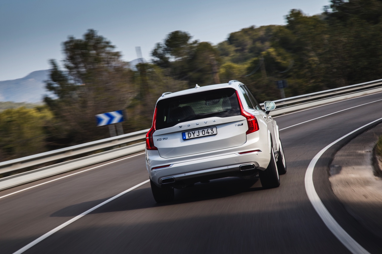 Autotest met nieuwe Volvo XC90 T8 Twin Engine en XC90 D5 AWD. Ale ins-and-outs in de rijtest tijdens de persintroductie in Barcelona.