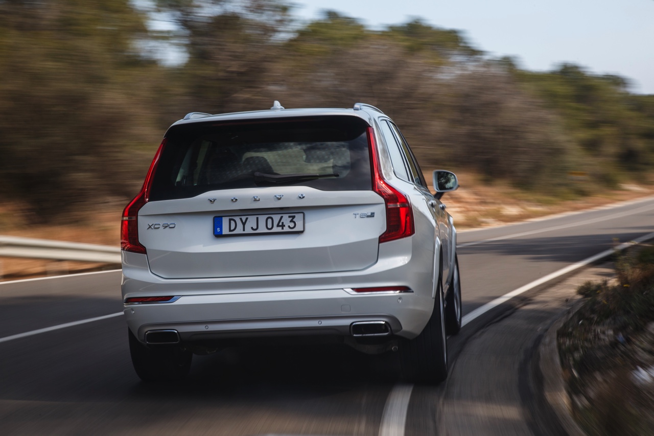 Autotest met nieuwe Volvo XC90 T8 Twin Engine en XC90 D5 AWD. Ale ins-and-outs in de rijtest tijdens de persintroductie in Barcelona.