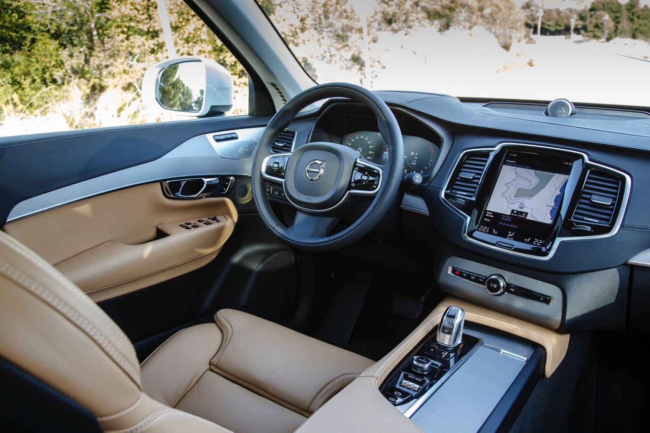 Autotest met nieuwe Volvo XC90 T8 Twin Engine en XC90 D5 AWD. Ale ins-and-outs in de rijtest tijdens de persintroductie in Barcelona.