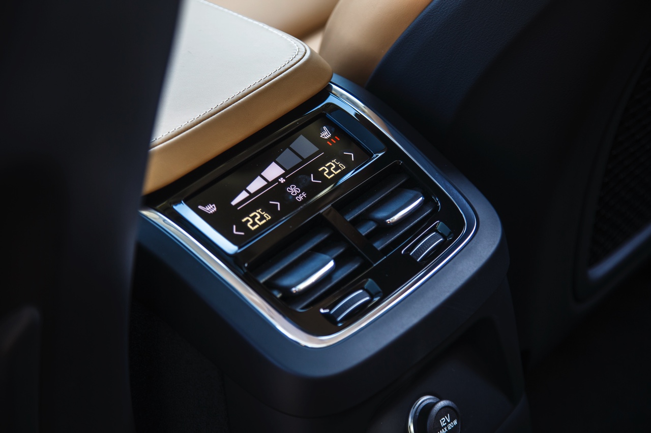 Autotest met nieuwe Volvo XC90 T8 Twin Engine en XC90 D5 AWD. Ale ins-and-outs in de rijtest tijdens de persintroductie in Barcelona.