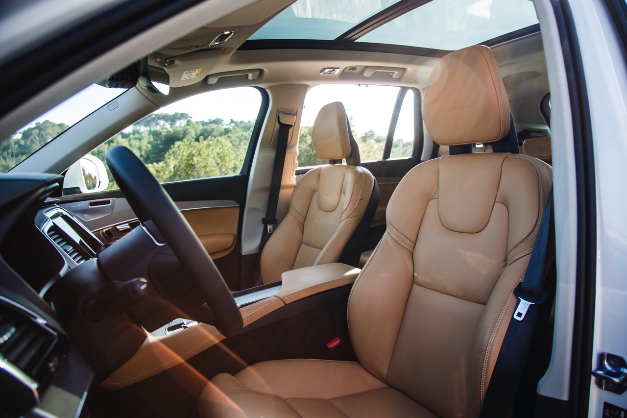 Autotest met nieuwe Volvo XC90 T8 Twin Engine en XC90 D5 AWD. Ale ins-and-outs in de rijtest tijdens de persintroductie in Barcelona.