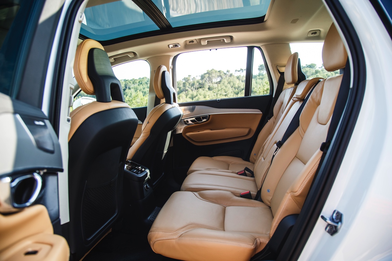 Autotest met nieuwe Volvo XC90 T8 Twin Engine en XC90 D5 AWD. Ale ins-and-outs in de rijtest tijdens de persintroductie in Barcelona.
