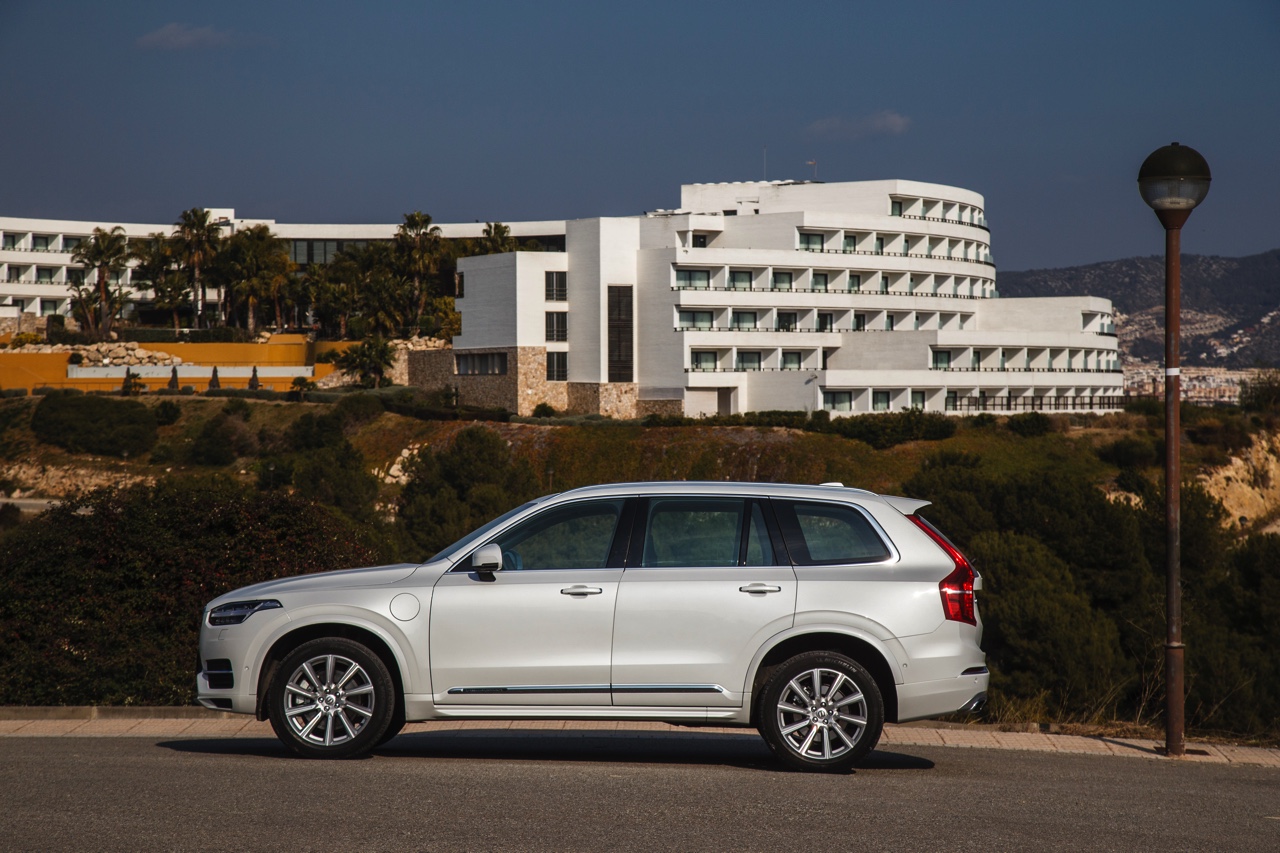 Autotest met nieuwe Volvo XC90 T8 Twin Engine en XC90 D5 AWD. Ale ins-and-outs in de rijtest tijdens de persintroductie in Barcelona.
