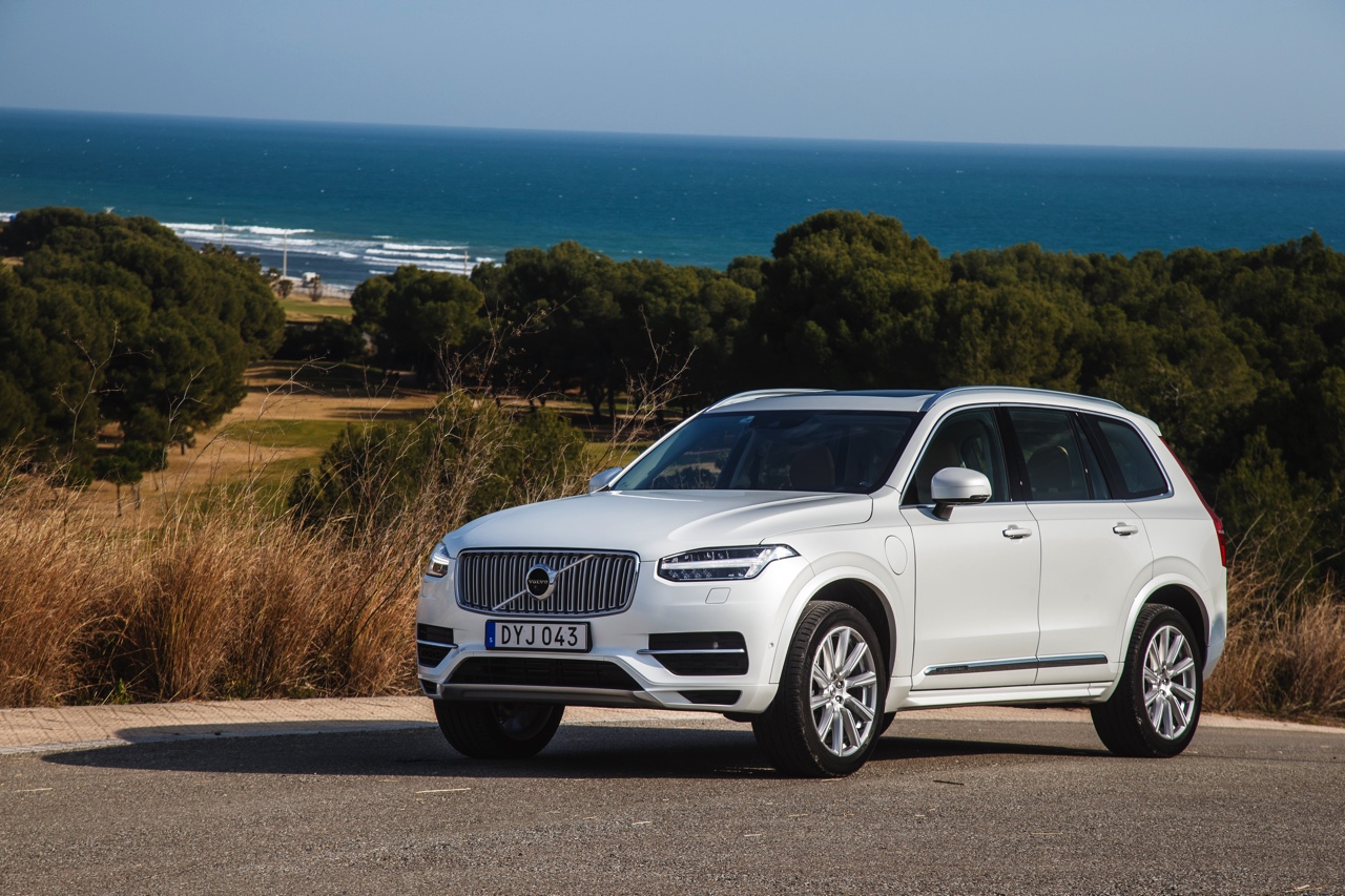 Autotest met nieuwe Volvo XC90 T8 Twin Engine en XC90 D5 AWD. Ale ins-and-outs in de rijtest tijdens de persintroductie in Barcelona.