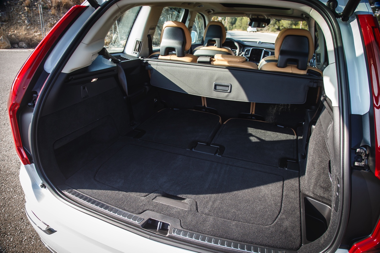 Autotest met nieuwe Volvo XC90 T8 Twin Engine en XC90 D5 AWD. Ale ins-and-outs in de rijtest tijdens de persintroductie in Barcelona.