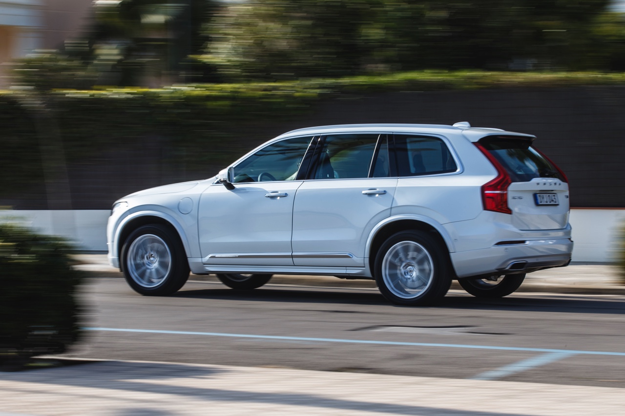Autotest met nieuwe Volvo XC90 T8 Twin Engine en XC90 D5 AWD. Ale ins-and-outs in de rijtest tijdens de persintroductie in Barcelona.