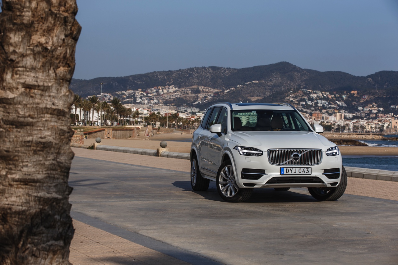 Autotest met nieuwe Volvo XC90 T8 Twin Engine en XC90 D5 AWD. Ale ins-and-outs in de rijtest tijdens de persintroductie in Barcelona.
