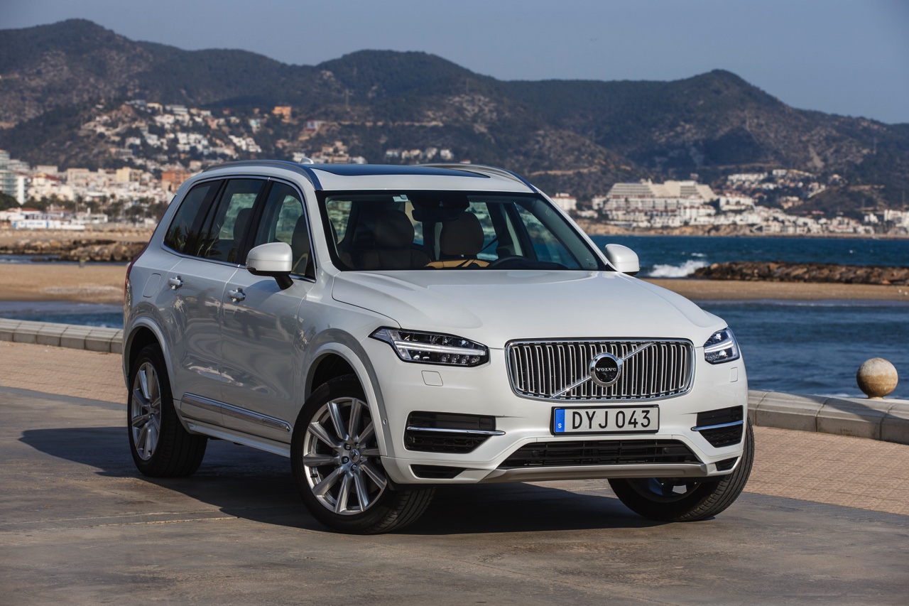 Autotest met nieuwe Volvo XC90 T8 Twin Engine en XC90 D5 AWD. Ale ins-and-outs in de rijtest tijdens de persintroductie in Barcelona.