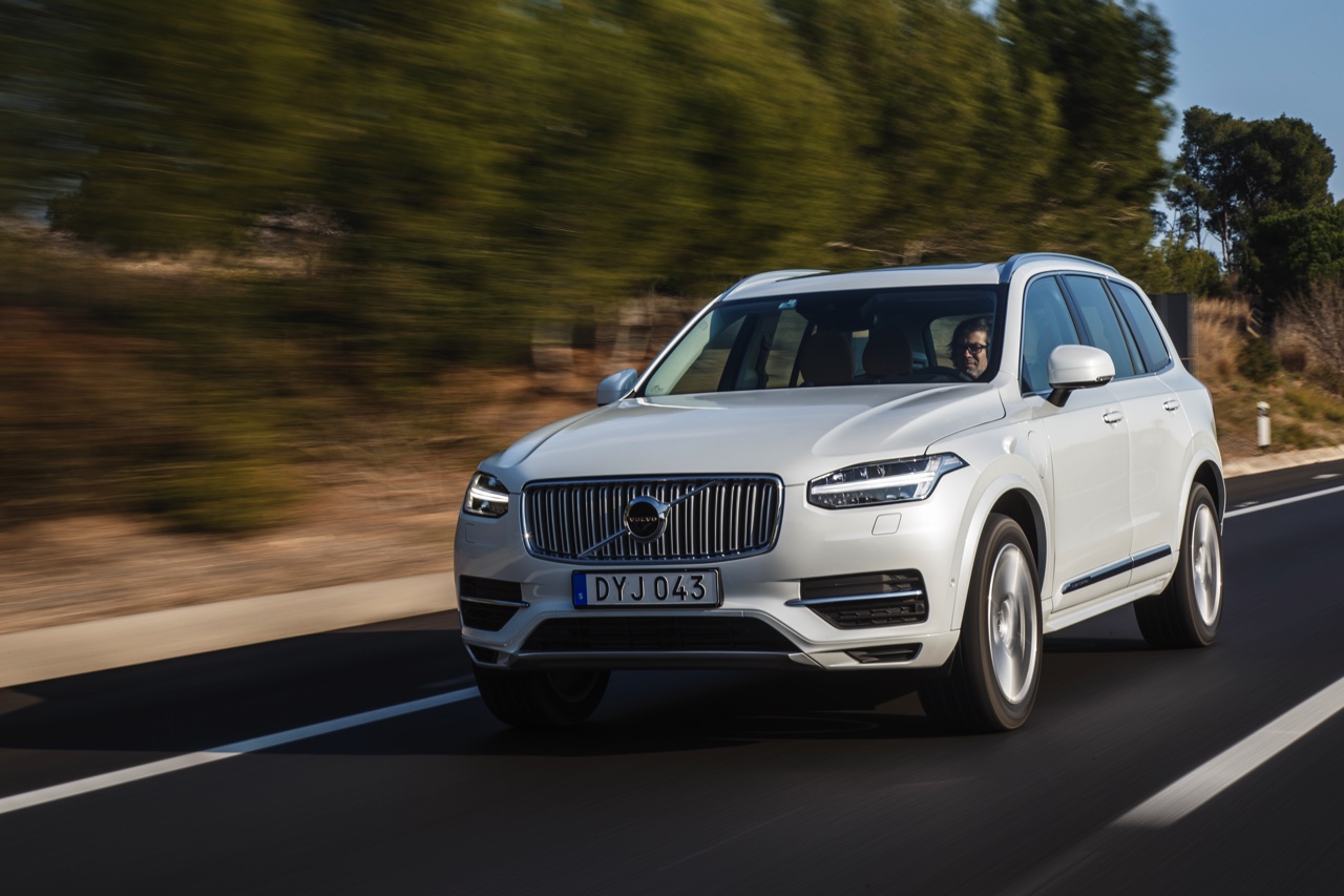 Autotest met nieuwe Volvo XC90 T8 Twin Engine en XC90 D5 AWD. Ale ins-and-outs in de rijtest tijdens de persintroductie in Barcelona.