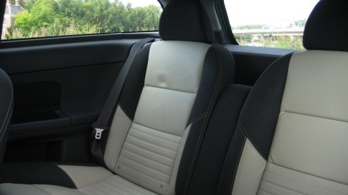 Je bent jong en je wilt wat. Nog geen plannen voor kids, drukke agenda en behoefte aan een nieuwe bijpassende auto. Geen sedan, daar ben je nog te jong voor en dat is lastiger parkeren in de hoofdstad