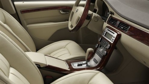 De Zweden hebben hun topmodel, de S80, nu nog luxer aangekleed. Nu was de S80 in Summum uitvoering al niet echt standaard, de S80 Executive uitvoering is echt het toppunt van luxe.