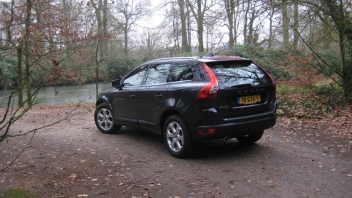 Wat maakt een auto veilig? Airbags, goede remmen met ABS en ESP? Anti-whiplash hoofdsteunen en een geavanceerde kooiconstructie? Klopt helemaal, maar in de nieuwe Volvo XC60 krijgt veiligheid een nog