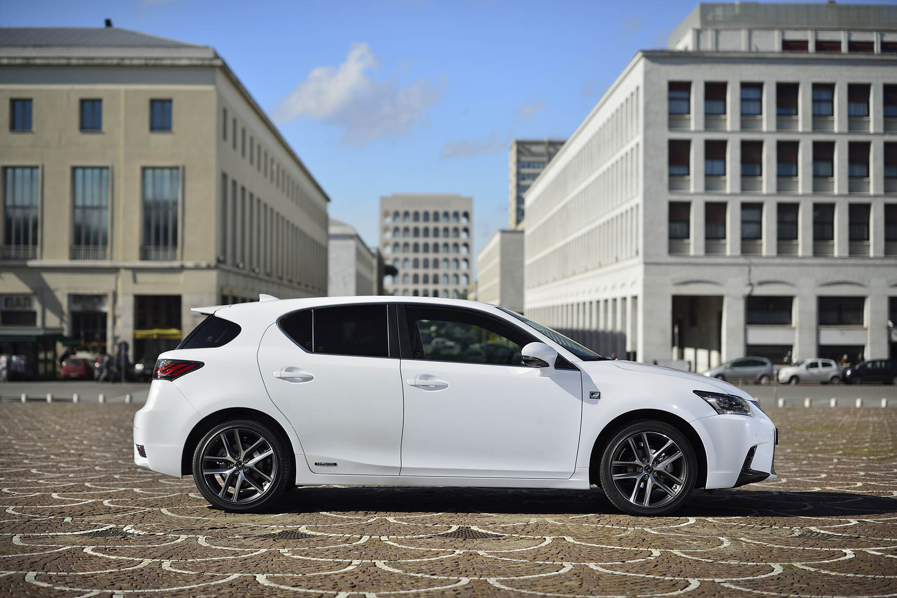 Lexus heeft de CT 200h hybride op voorraad om zakelijk rijders die op zoek zijn naar een auto met 14% bijtelling niet teleur te stellen.