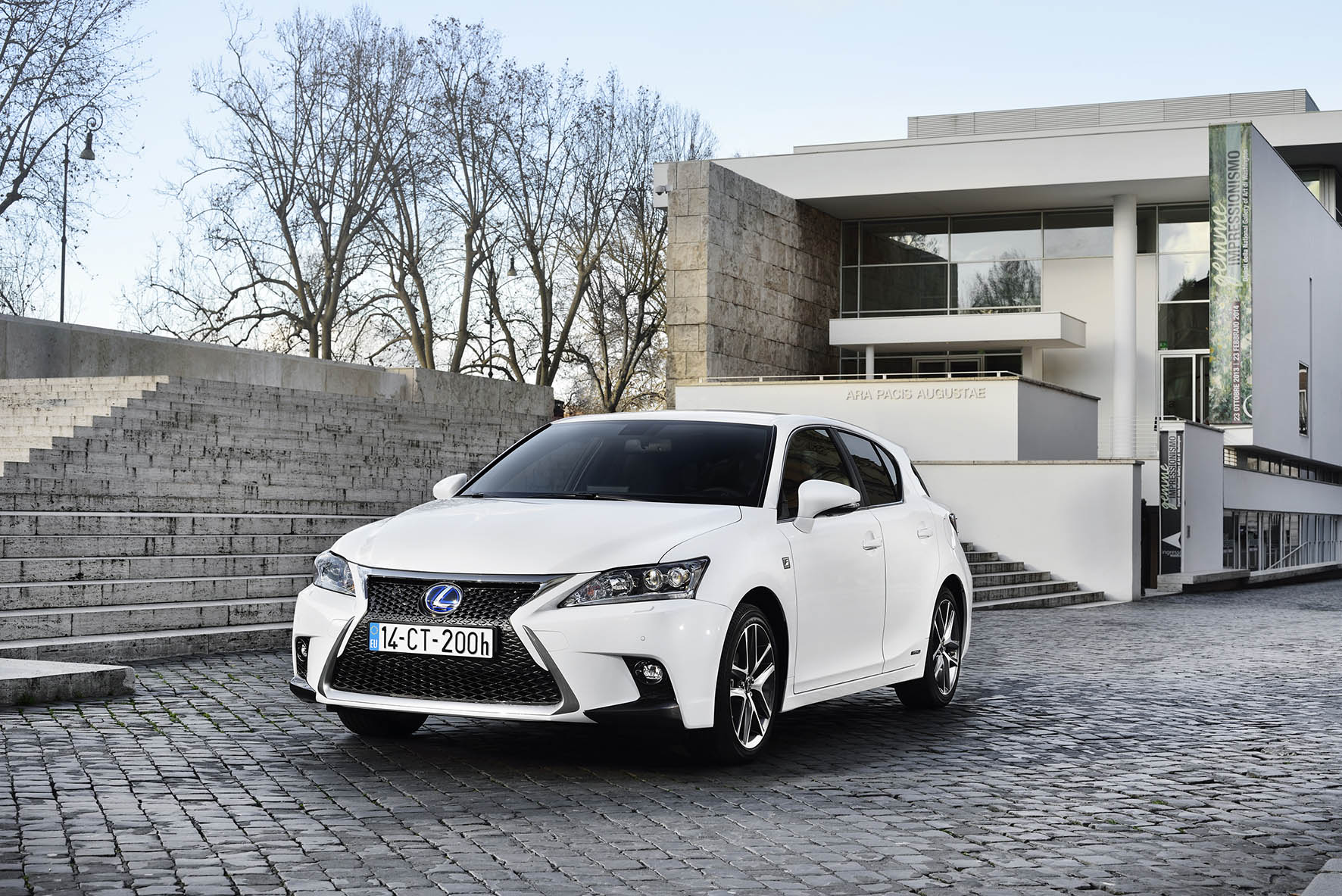 Lexus heeft de CT 200h hybride op voorraad om zakelijk rijders die op zoek zijn naar een auto met 14% bijtelling niet teleur te stellen.