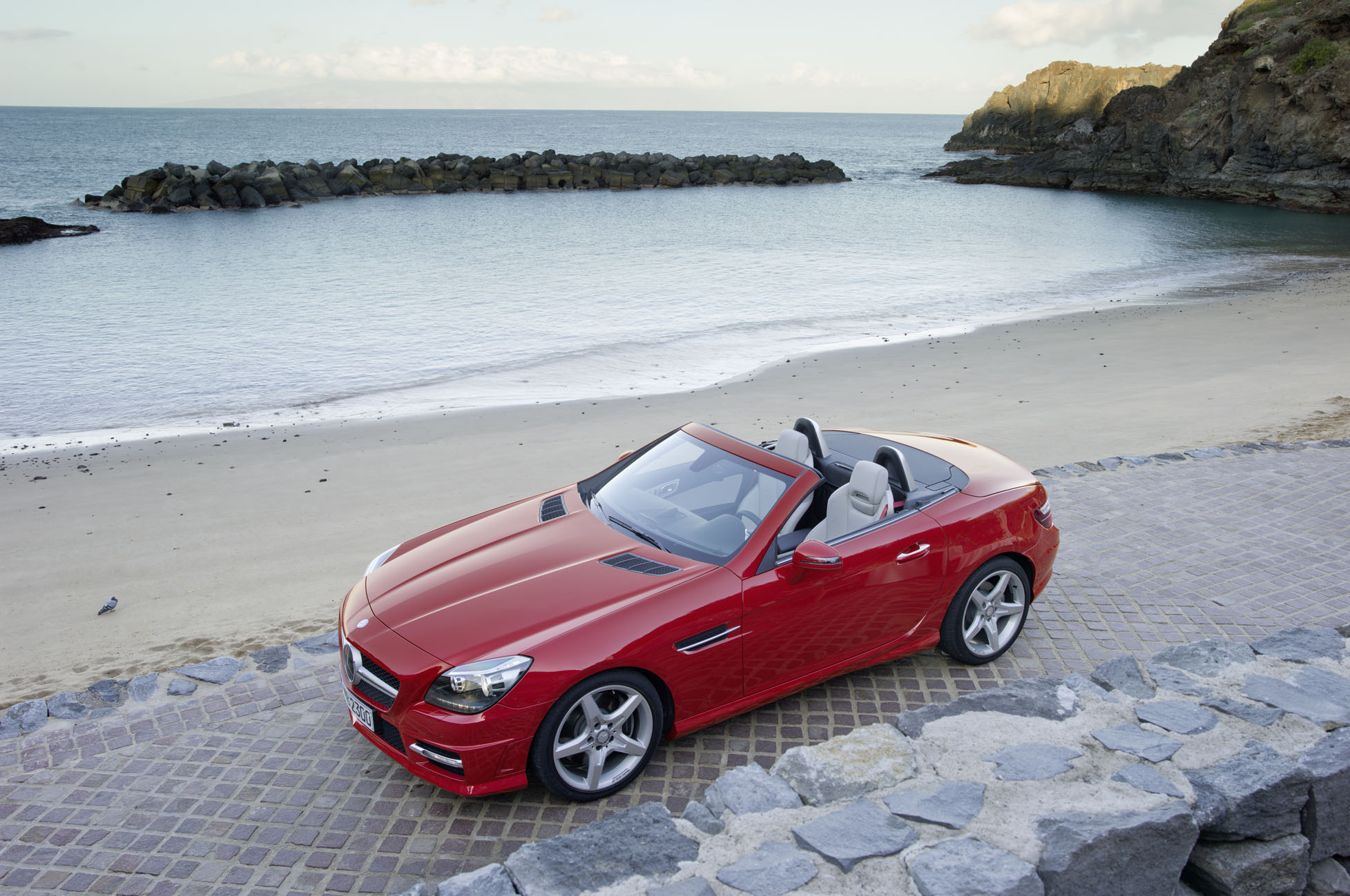 Mercedes introduceert Spring Summer Collection met 2000, 3000 en 6000 euro voordeel op nieuwe Mercedes-Benz modellen.